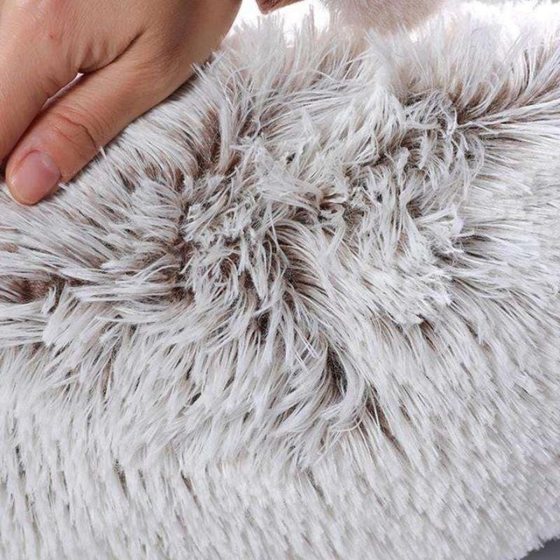 Close-up of the premium vegan faux fur texture on the Dogegis™ anti-anxiety pet bed.