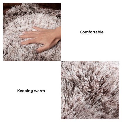 Close-up of the self-warming faux fur texture and comfortable cushioning on the Dogegis™ pet bed.