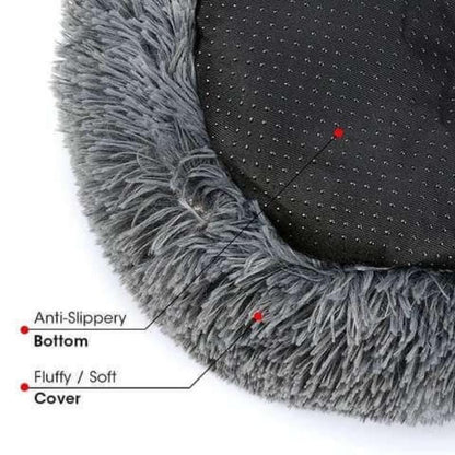 Anti-slippery bottom and fluffy soft faux fur cover details of the Dogegis™ calming donut bed.